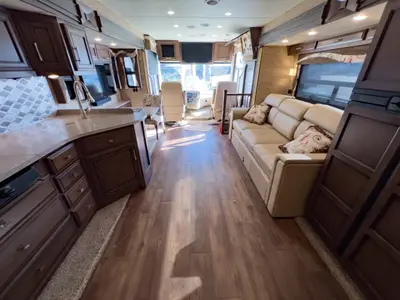 2018 Newmar Canyon Star photo 3