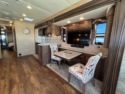 2018 Newmar Canyon Star photo 6