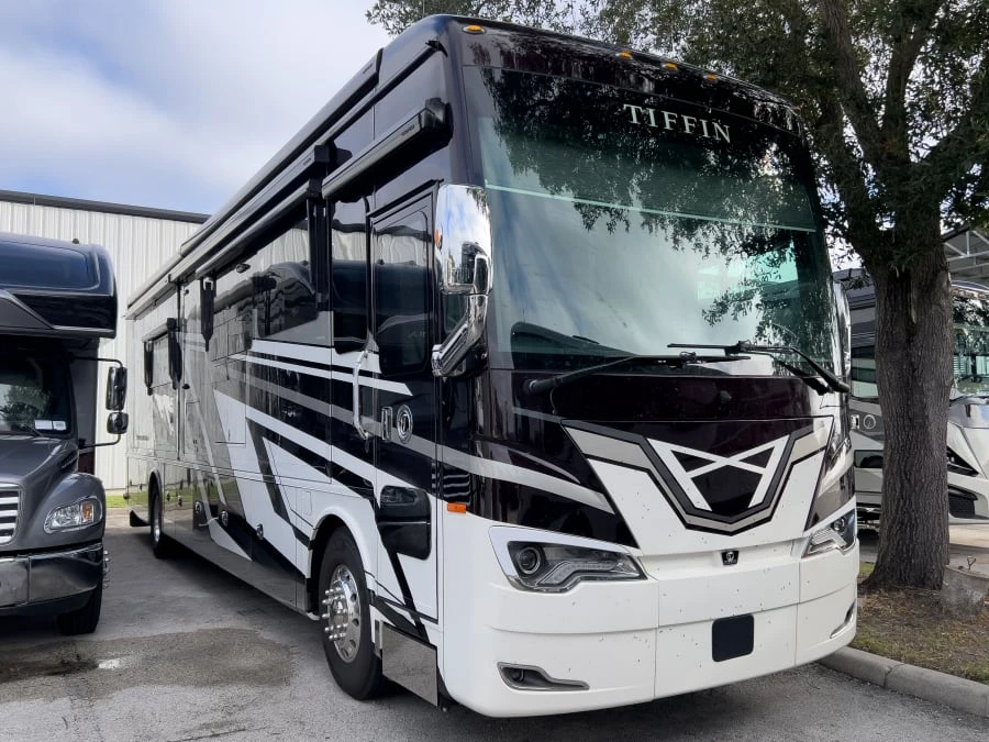 2025 Tiffin Motorhomes Allegro BUS exterior