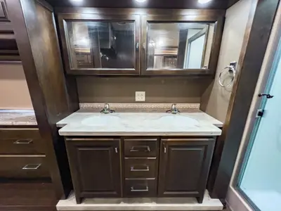 2018 Tiffin Motorhomes Allegro RED photo 16
