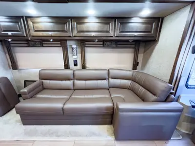 2018 Tiffin Motorhomes Allegro RED photo 14