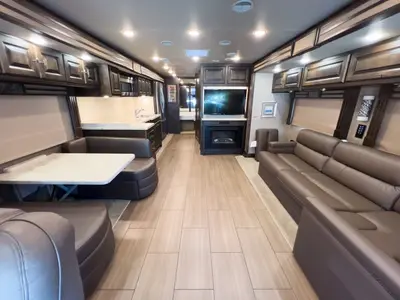 2018 Tiffin Motorhomes Allegro RED photo 5