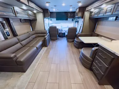 2018 Tiffin Motorhomes Allegro RED photo 3