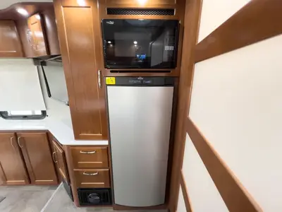 2018 Pleasure Way Plateau XL photo 10
