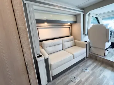 2025 Thor Motor Coach Vegas photo 12