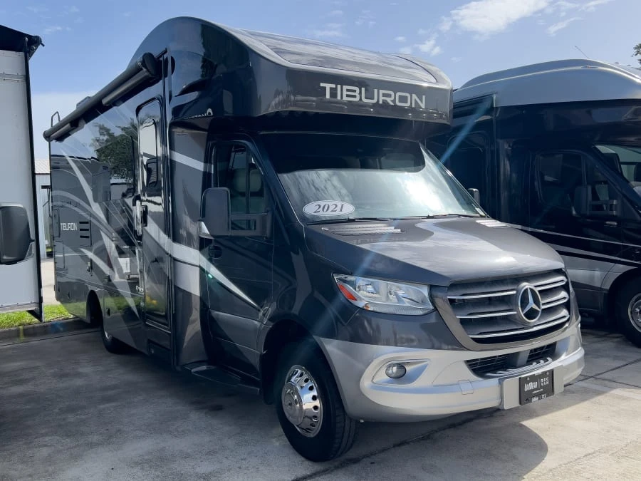 2021 Thor Motor Coach Tiburon exterior