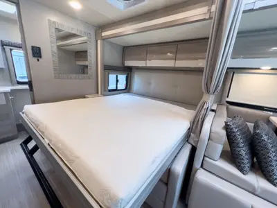 2021 Thor Motor Coach Tiburon photo 17
