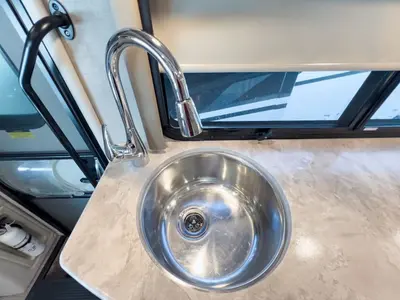 2021 Thor Motor Coach Tiburon photo 10