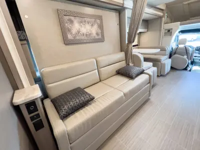 2021 Thor Motor Coach Tiburon photo 14