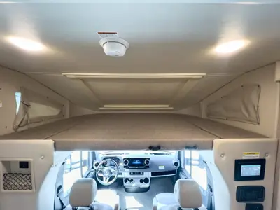 2021 Thor Motor Coach Tiburon photo 4