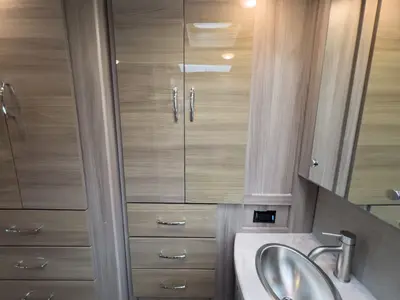 2021 Thor Motor Coach Tiburon photo 21