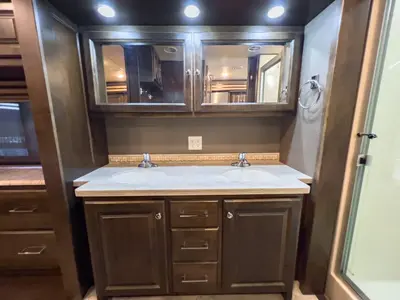 2018 Tiffin Motorhomes Allegro RED photo 17