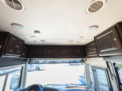 2018 Tiffin Motorhomes Allegro RED photo 4