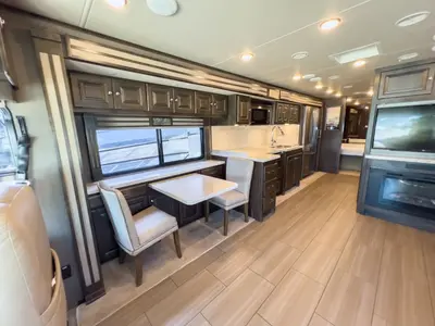 2018 Tiffin Motorhomes Allegro RED photo 6