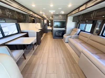 2018 Tiffin Motorhomes Allegro RED photo 5