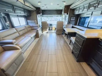 2018 Tiffin Motorhomes Allegro RED photo 3