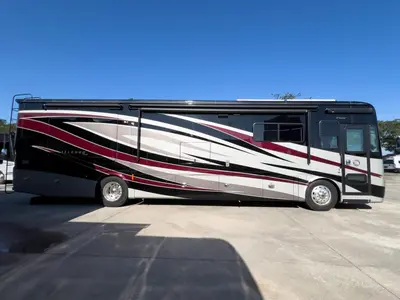 2018 Tiffin Motorhomes Allegro RED photo 28