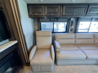 2018 Tiffin Motorhomes Allegro RED photo 15
