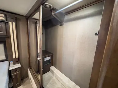 2018 Tiffin Motorhomes Allegro RED photo 25