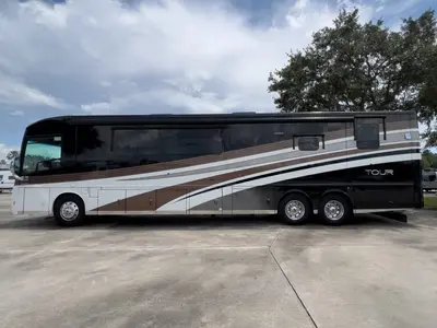 2017 Winnebago Tour photo 25