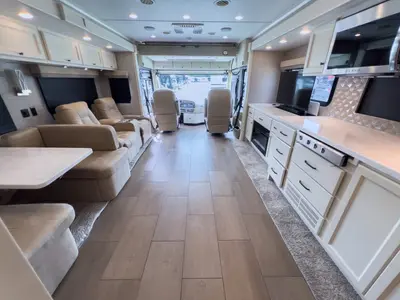 2025 Tiffin Motorhomes Byway photo 3