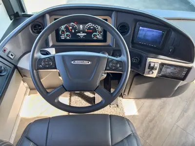 2021 Fleetwood Pace Arrow photo 2