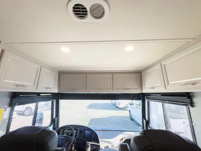 2021 Fleetwood Pace Arrow photo 4