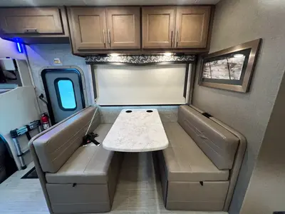 2022 Thor Motor Coach Magnitude photo 15
