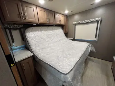 2022 Thor Motor Coach Magnitude photo 19