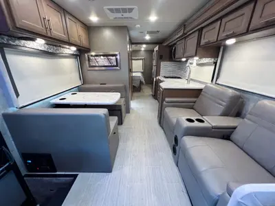 2022 Thor Motor Coach Magnitude photo 6