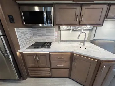 2022 Thor Motor Coach Magnitude photo 9