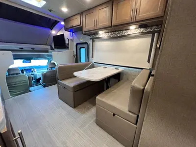 2022 Thor Motor Coach Magnitude photo 14