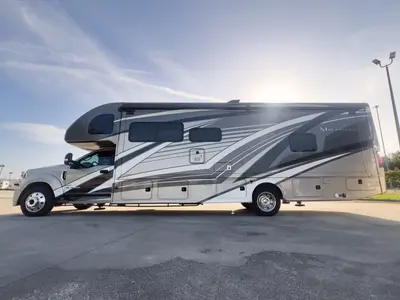 2022 Thor Motor Coach Magnitude photo 21