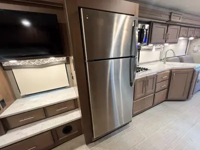 2022 Thor Motor Coach Magnitude photo 13