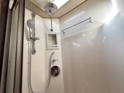 2017 Tiffin Motorhomes Phaeton photo 19