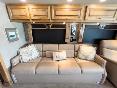 2017 Tiffin Motorhomes Phaeton photo 16