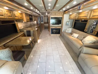 2017 Tiffin Motorhomes Phaeton photo 5