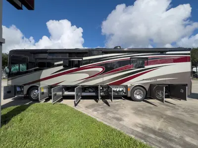 2017 Tiffin Motorhomes Phaeton photo 28