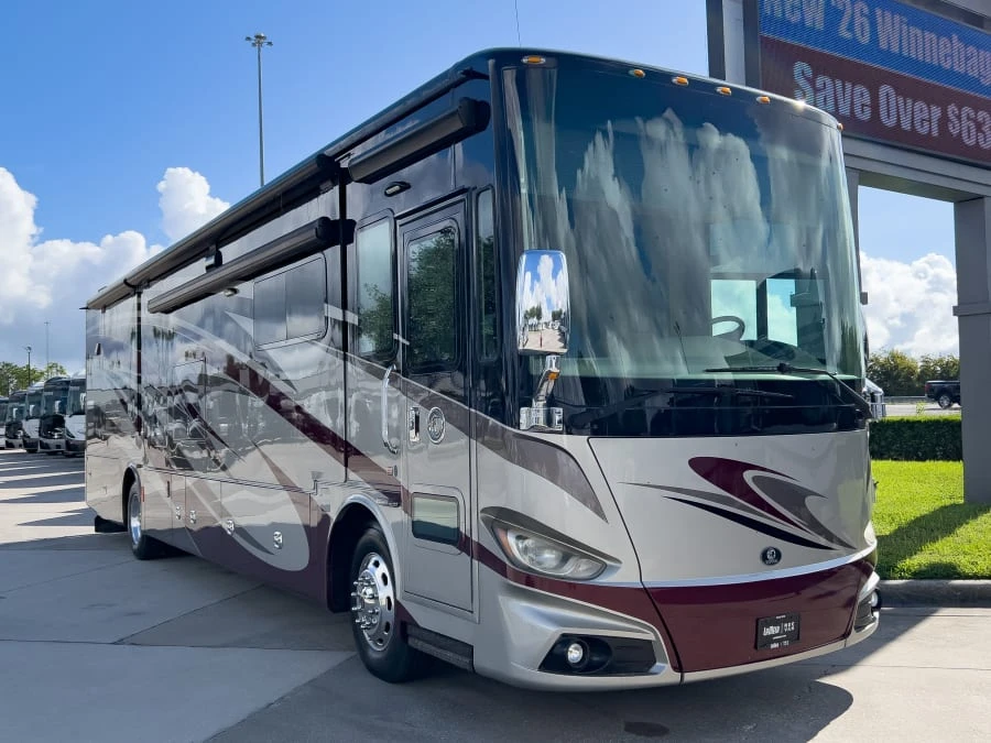 2017 Tiffin Motorhomes Phaeton exterior