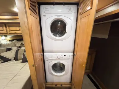 2017 Tiffin Motorhomes Phaeton photo 25