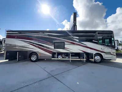 2017 Tiffin Motorhomes Phaeton photo 30