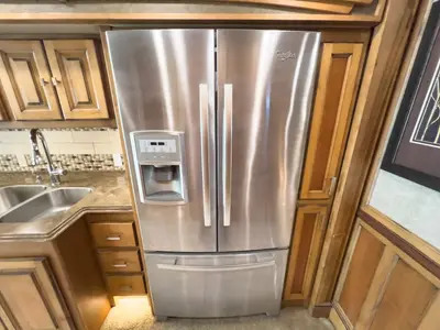 2017 Tiffin Motorhomes Phaeton photo 13