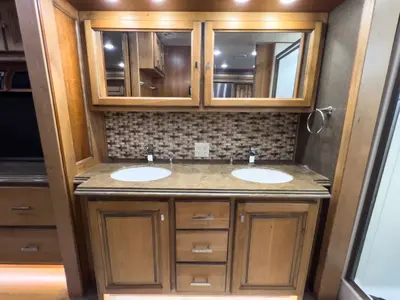 2017 Tiffin Motorhomes Phaeton photo 20