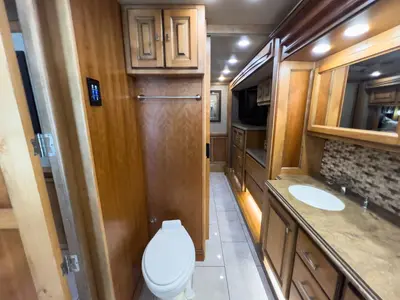 2017 Tiffin Motorhomes Phaeton photo 21