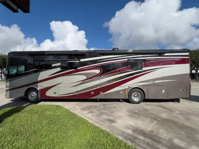 2017 Tiffin Motorhomes Phaeton photo 27