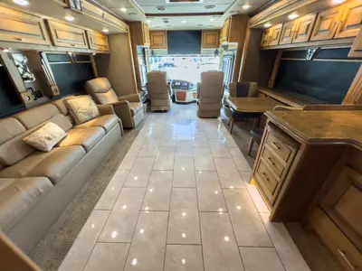 2017 Tiffin Motorhomes Phaeton photo 3