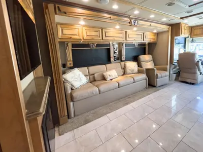 2017 Tiffin Motorhomes Phaeton photo 14