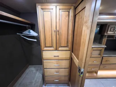 2017 Tiffin Motorhomes Phaeton photo 26