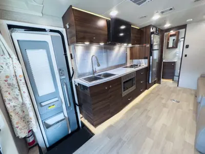 2021 Winnebago Navion photo 6