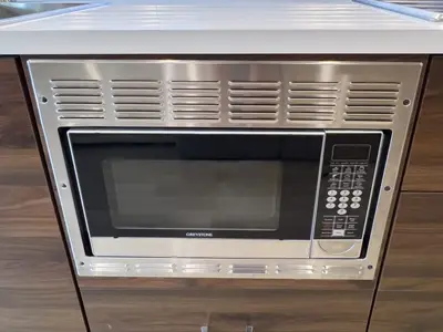 2021 Winnebago Navion photo 11